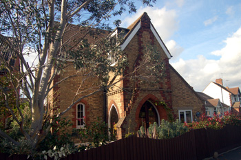 LMentmore Road crossing cottage October 2008